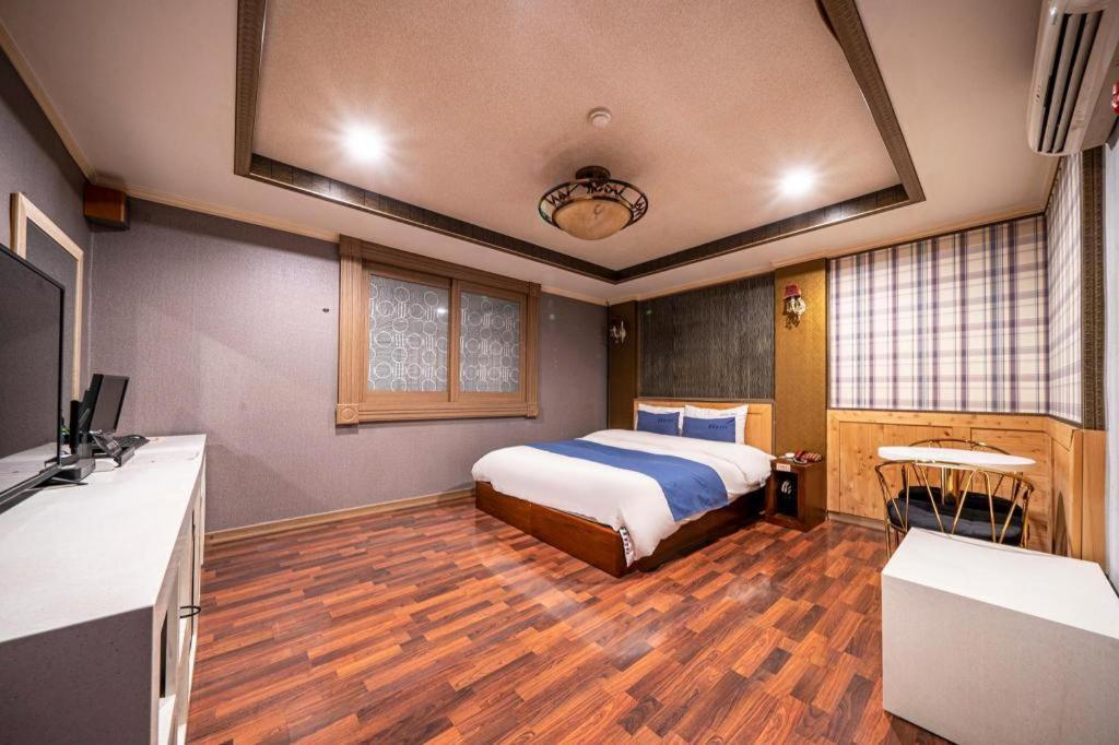 Sky Hotel Changwon Exterior photo