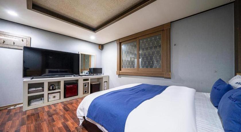 Sky Hotel Changwon Exterior photo