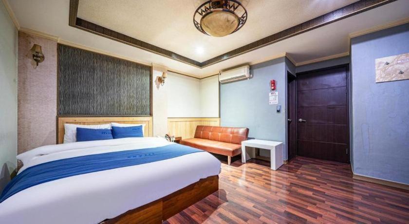Sky Hotel Changwon Exterior photo