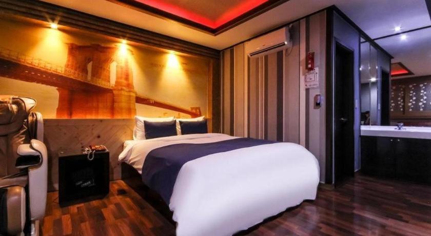 Sky Hotel Changwon Exterior photo