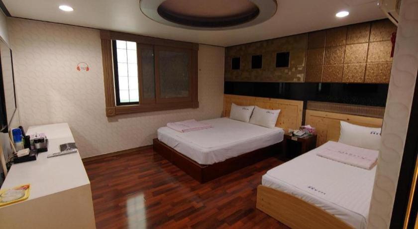 Sky Hotel Changwon Exterior photo