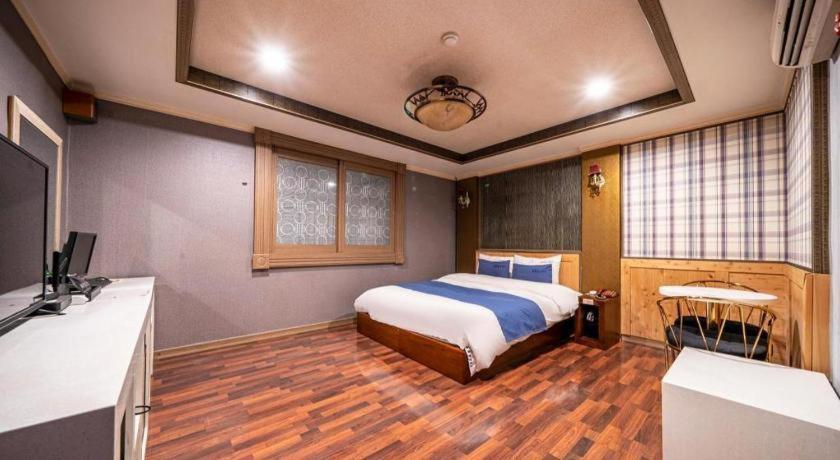 Sky Hotel Changwon Exterior photo