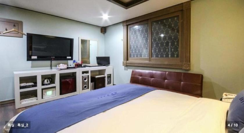 Sky Hotel Changwon Exterior photo