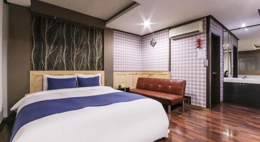 Sky Hotel Changwon Exterior photo