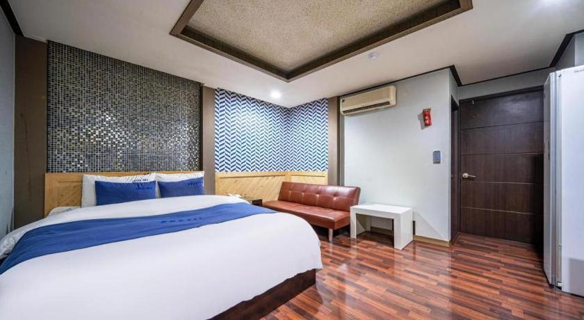 Sky Hotel Changwon Exterior photo